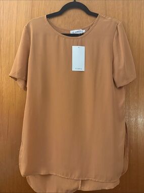 The Hanger Women's Short Sleeve Blouse in Camel Tan